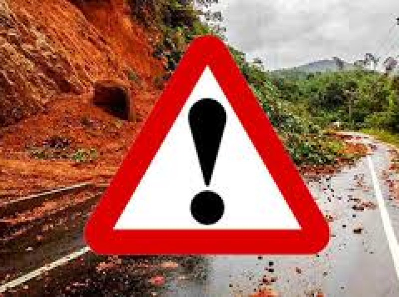 දිස්ත්‍රික්ක 5කට නායයෑම් පූර්ව අනතුරු ඇඟවීම් නිකුත් කෙරේ